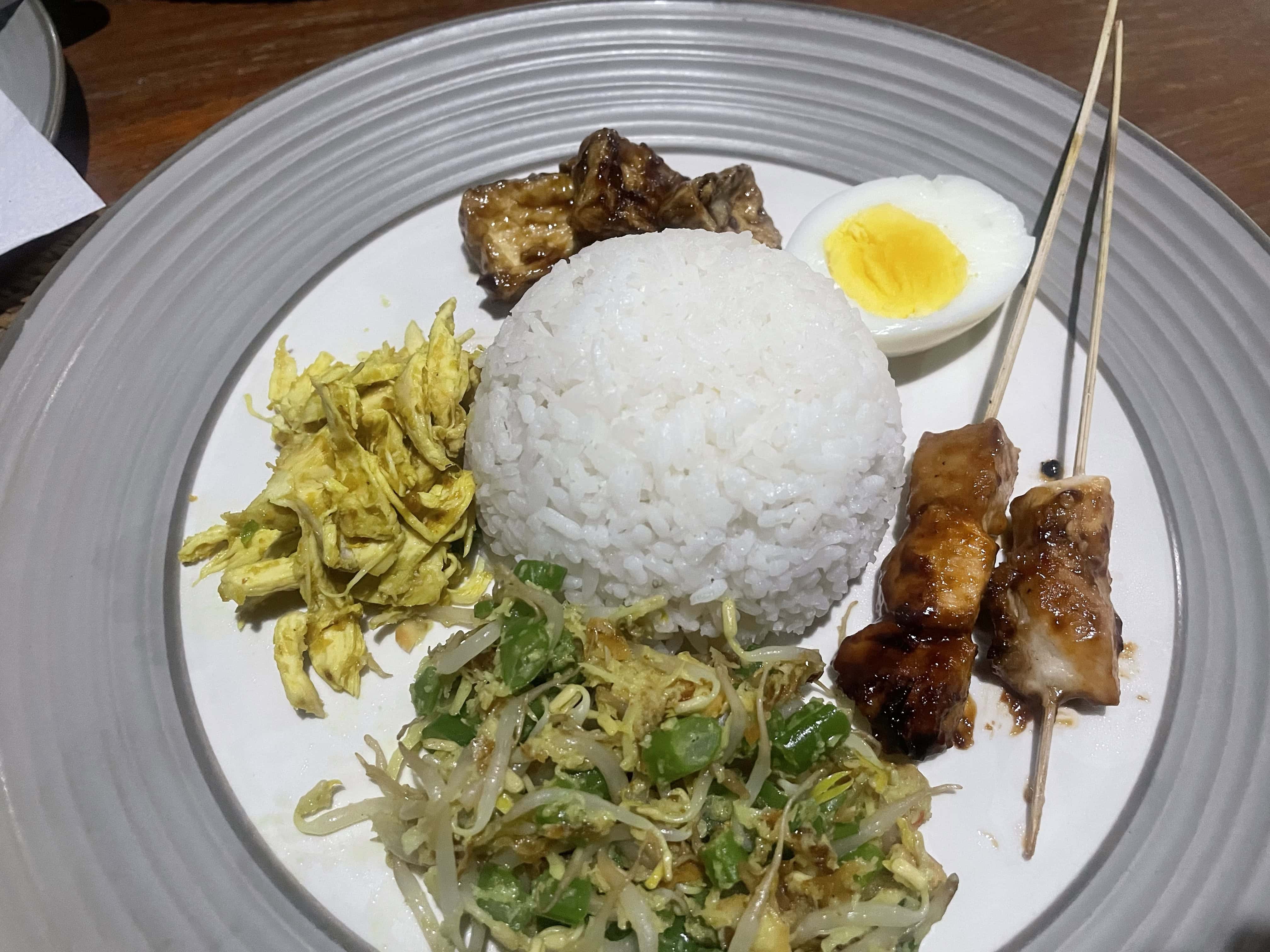 How To Avoid Food Poisoning While Travelling