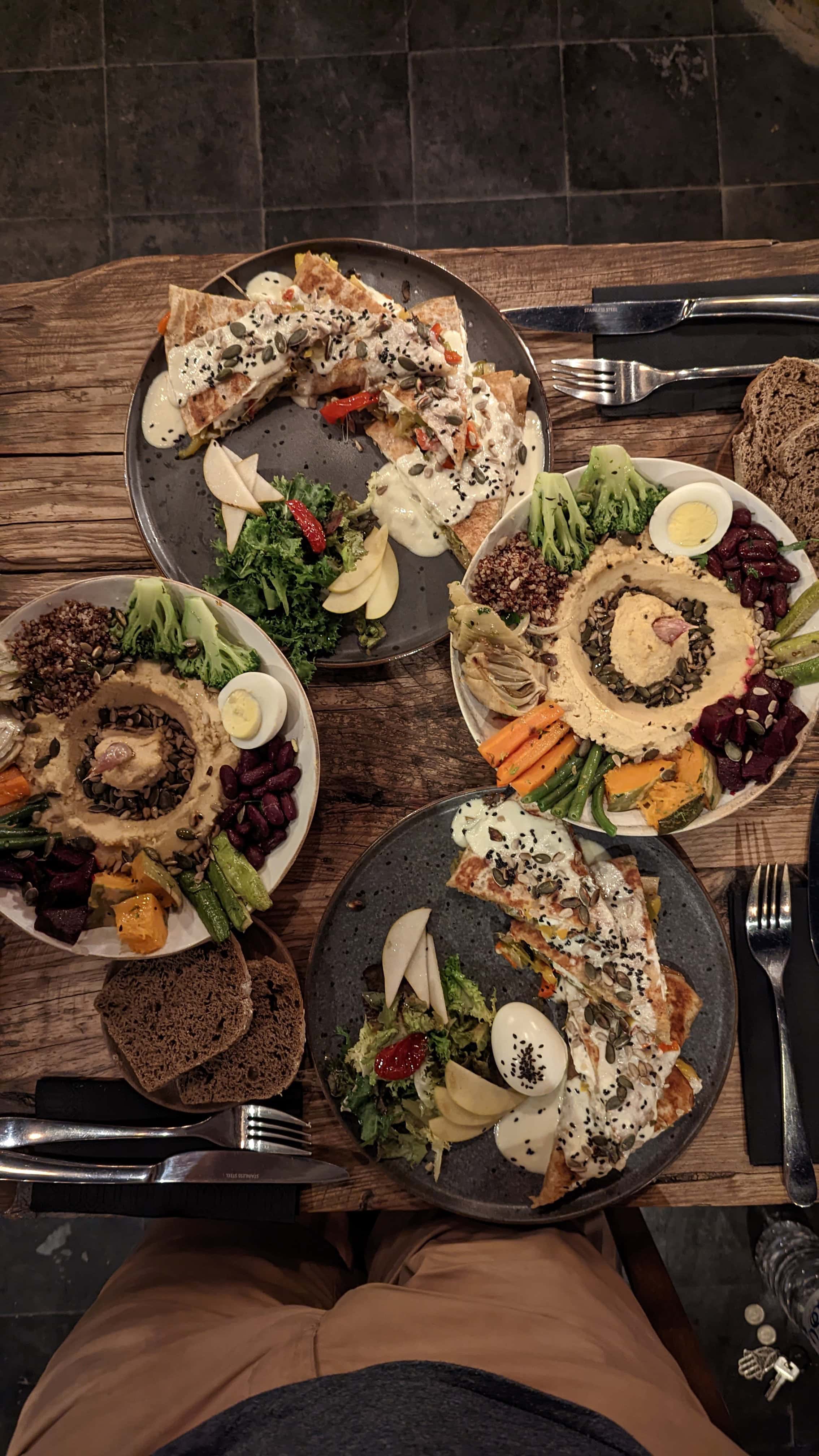 How To Avoid Food Poisoning While Travelling